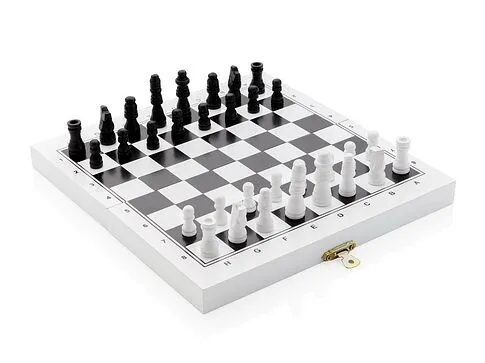 Набор настольных игр: шахматы, шашки и нарды, белый