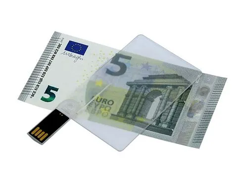 USB-флешка на 8 Гб в виде прозрачной пластиковой карты, прозрачный