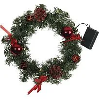 Венок еловый DECORAGE, диаметр 30 см, 10 LED ламп, на батарейках, зелёная хвоя, красные украшения 60