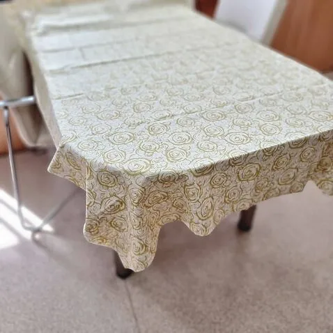 Биоразлагаемая скатерть, бело-золотая Биоразлагаемая скатерть, бело-золотая