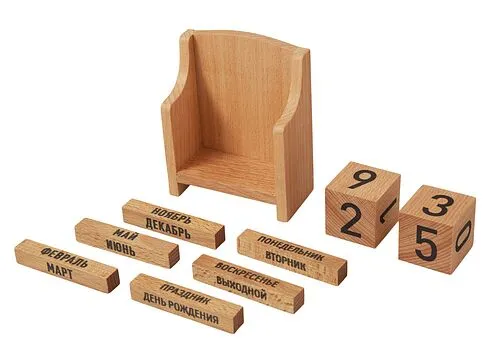 Вечный календарь из бука