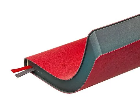 Ежедневник А5 датированный Boston 2026, красный с серым обрезом