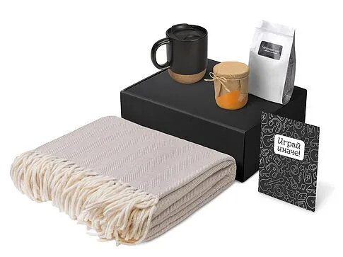 Подарочный набор Re:y. Nest с пледом, кружкой и вареньем