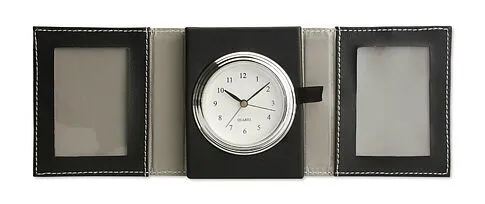 Дорожные часы-будильник в футляре из имитации кожи с двумя фоторамками 4.5 x 6.5 см, черный Дорожные часы-будильник в футляре из имитации кожи с двумя фоторамками 4.5 x 6.5 см, черный