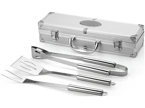 Набор для барбекю в кейсе: лопатка, щипцы, вилка, серебристый
