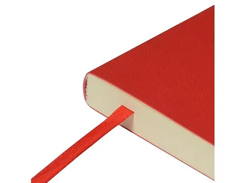 Скетчбук Sketch & Art в мягком переплете 145х145 мм, 100 л. бежевой бумаги 100 гр., красный